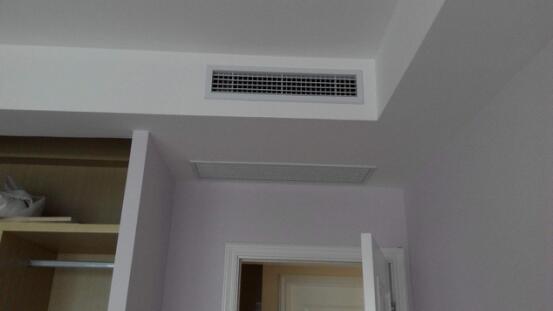 中央空調對比分體空調.jpg 中央空調對比分體空調.jpg